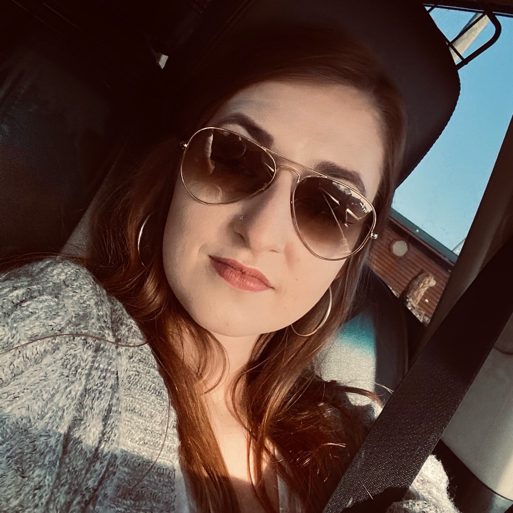 Meet your Posher, Chloe